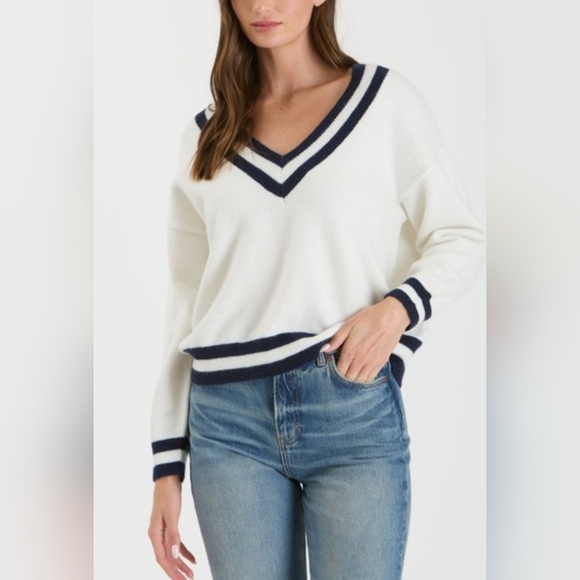 025. VARSITY STYLE SWEATER - Picture 3 of 3